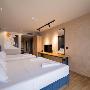 Deluxe Triple Room Balcony Sea View
